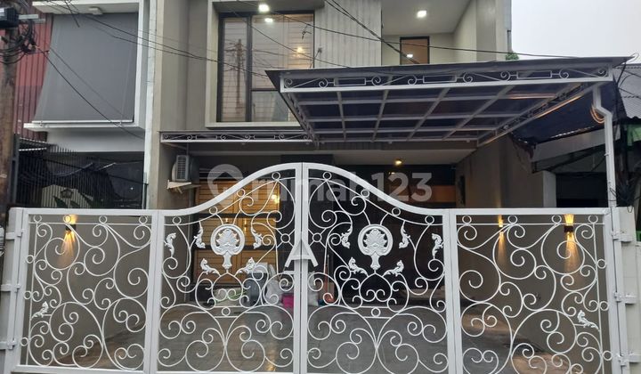 For Sale Modern 2-Story House in West Tebet Dalam