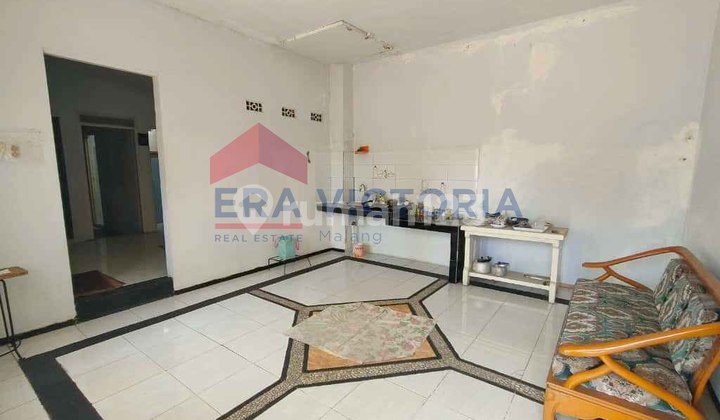 CORNER HOUSE FOR SALE, LOCATED IN A QUIET AND COMFORTABLE AREA 2