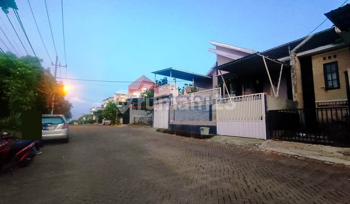 RUMAH DALAM PERUMAHAN TIDAR DEKAT UNIVERSITAS DAN PUSAT KOTA