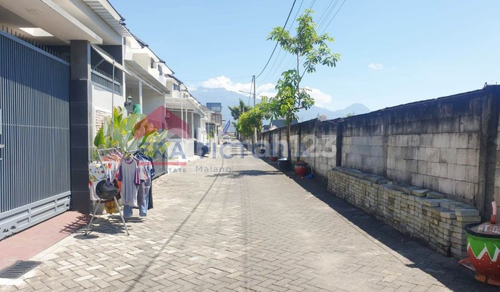 HOUSE FOR SALE IN A STRATEGIC LOCATION NEAR A LARGE RESIDENTIAL AREA AND UNIVERSITY 2