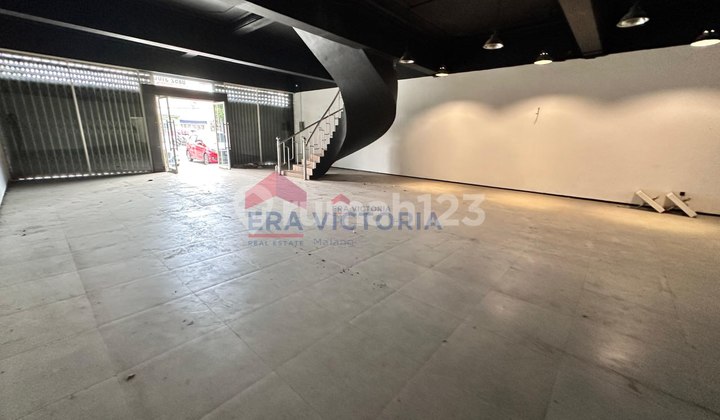 Shop House on Main Road in Gunung-Gunung Suitable for Office, Counter, or F&B Business