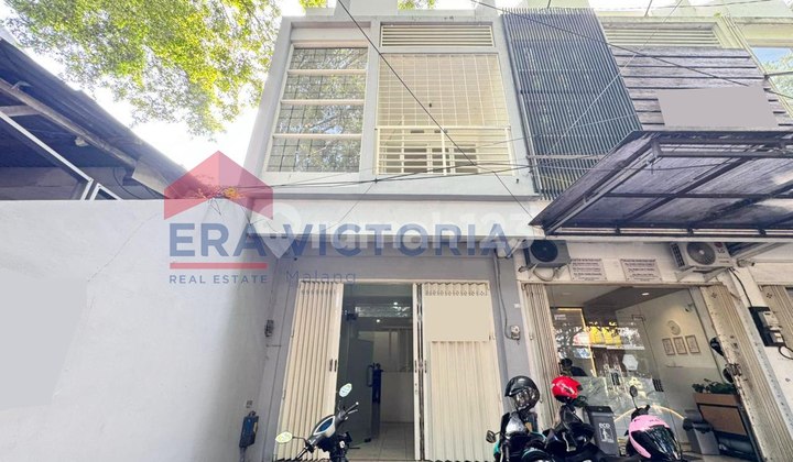 Ruko 2 Lantai Kondisi Bagus Pinggir Jalan Boulevard Bunga-Bunga Soekarno Hatta Cocok untuk Kantor, Salon, Toko