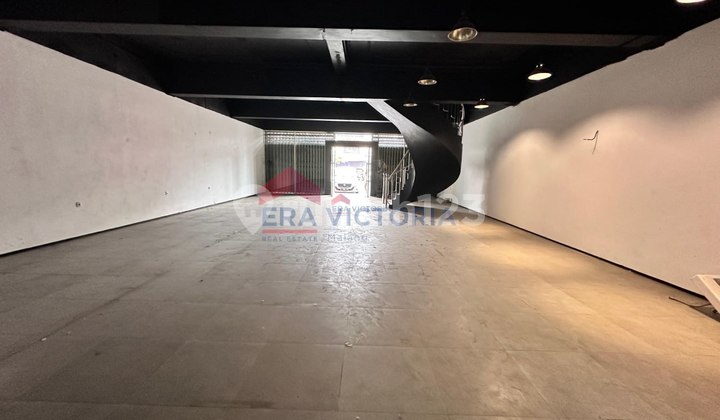 Shop House on Main Road in Gunung-Gunung Suitable for Office, Counter, or F&B Business 2