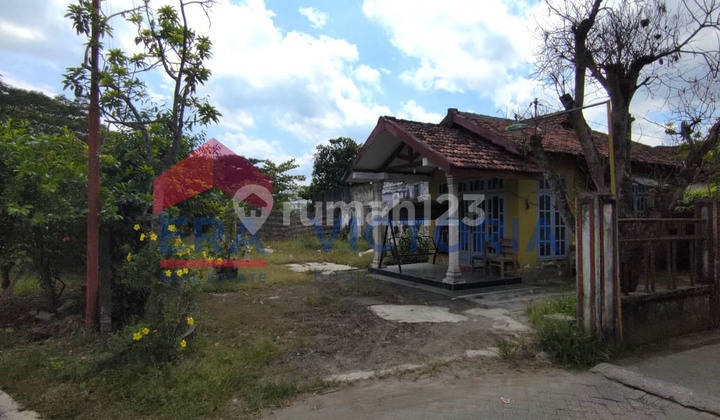 House + Land Strategically Located Near Jepun Tulungagung Main Road Suitable for Factory, Boarding House Business, Sports Venue & Housing Near Rsia Amanda, Tulungagung Station, Tulungagung Town Square House + Land Strategically Located Near Jepun Tulungagung Main Road Suitable for Factory, Boarding House Business, Sports Venue & Housing Near Rsia Amanda, Tulungagung Station, Tulungagung Town Square