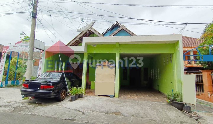 Cocok untuk Bisnis Kosan! Dijual Rumah Luas Tanah 168 M Dekat Terminal Arjosari dan Rumah Sakit Persada