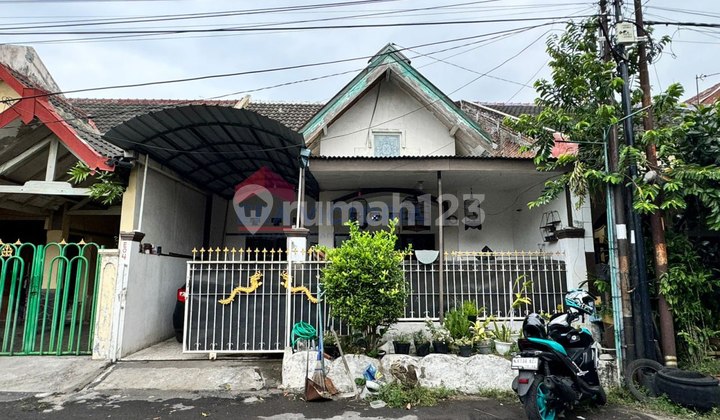 For Sale, Well-Maintained House with a Calm and Comfortable Atmosphere Near Gadang Old Town Station.