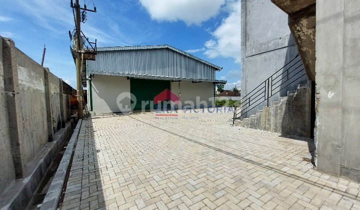 For Sale: Shop House and Warehouse in Pasar Pakisaji Area