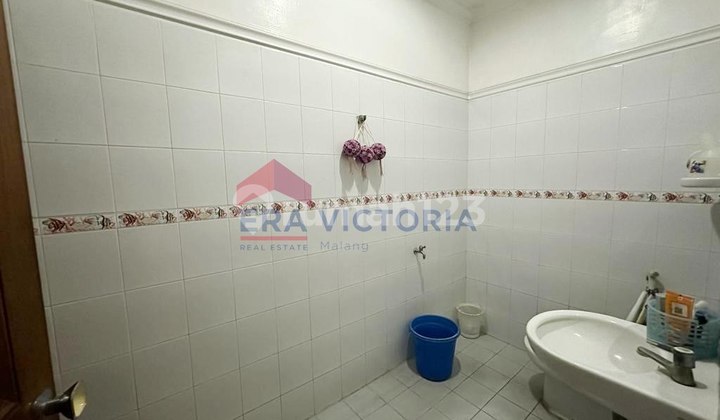 For Sale Spacious House Ready to Occupy in Klojen Area 2