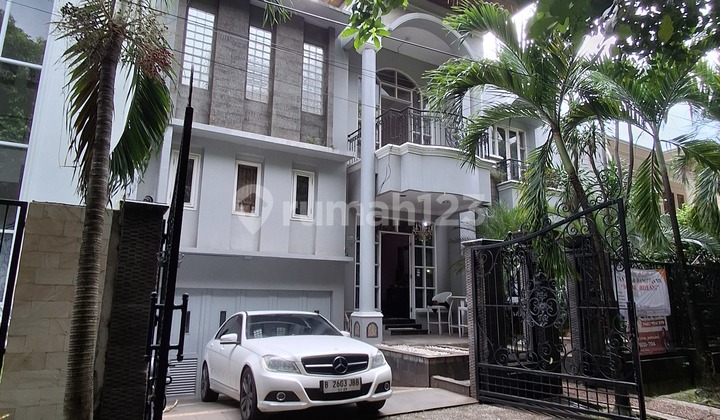 Rumah Mewah 2 Lantai + Basement Di Cibubur – Full Furnished Harga Spesial!