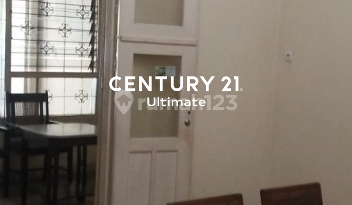 Luxury House for Sale Ready to Occupy in Klojen Malang Near the City Center 2