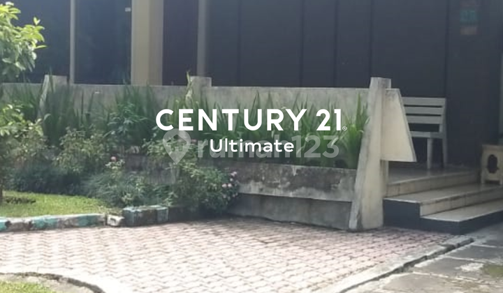 Dijual Rumah Kantor Sangat Luas dan Strategis di Klojen Malang