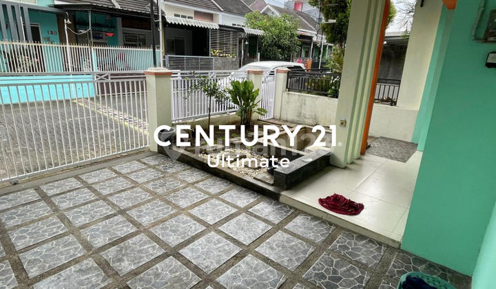 For Quick Sale: Luxurious 2-Story House in Blimbing, Malang For Quick Sale: Luxurious 2-Story House in Blimbing, Malang