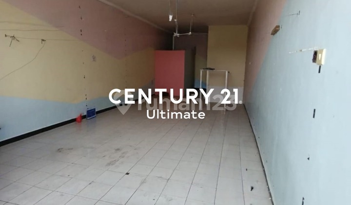 Shop House for Rent 96 M2 Spacious Parking in Suhat Malang City 2