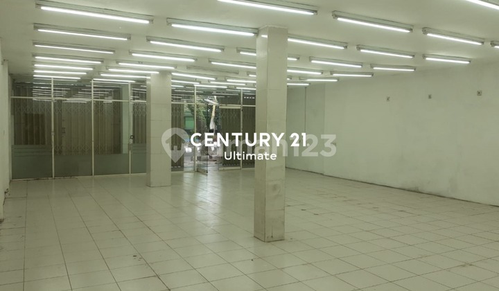 Strategic Shop House on Gunung-Gunung Street, Malang City, Spacious Parking. 1