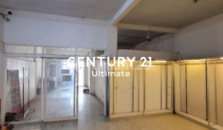 For Rent Spacious and Strategic Shop House in Blimbing, Malang