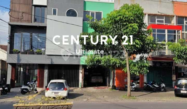 For Rent Cheap 3-Story Shop House in the Center of Malang City