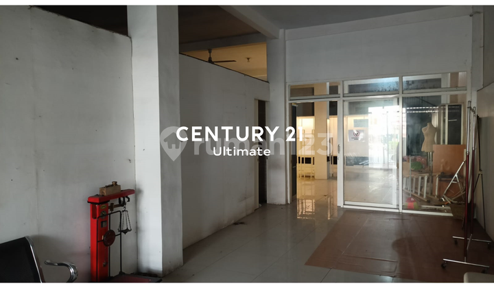 For Rent Spacious and Strategic Shop House in Blimbing, Malang 2