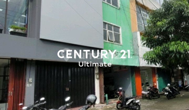 For Rent Cheap 3-Story Shop House in the Center of Malang City