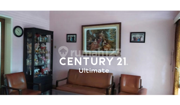 For Sale Super Spacious House Suitable for Cafe Business in Klojen, Malang 2