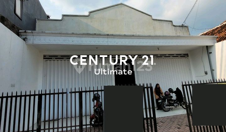 For Rent Well-Maintained Shop House in Kediri Near Simpang Lima Gumul 1
