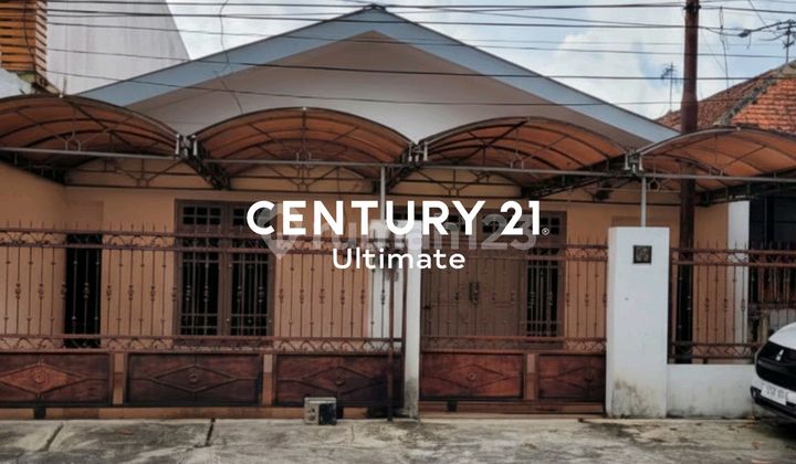 For Rent Well-Maintained Move-in Ready House in Klojen Malang For Rent Well-Maintained Move-in Ready House in Klojen Malang