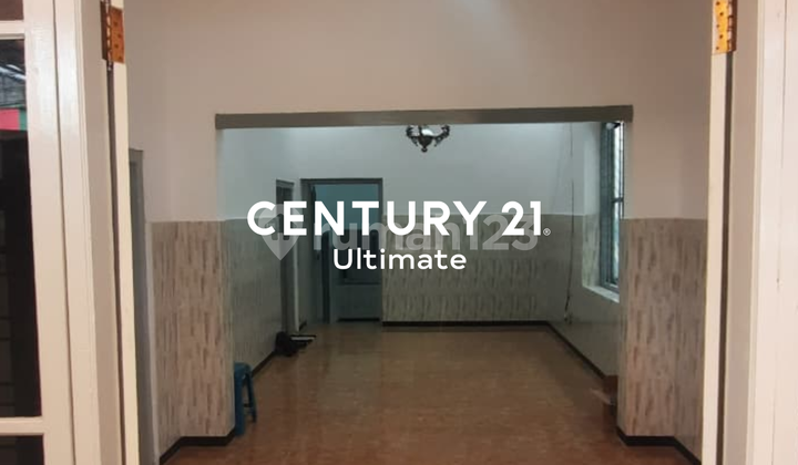 Commercial House Area 166 M2 Alongside Main Road Near Kayutangan