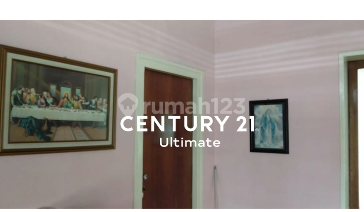 Spacious and Well-Maintained House for Sale in Klojen, Malang 2