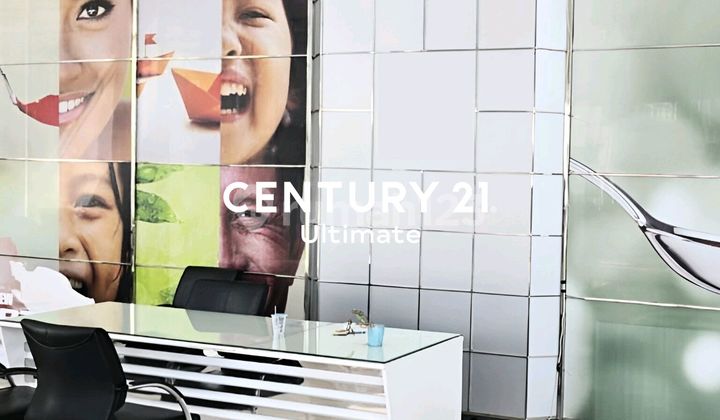 For Rent: Former Showroom Shop in the Center of Blitar City 2