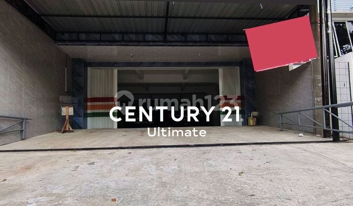 For Rent: 3-Story Commercial Space on Malang-Surabaya Main Road For Rent: 3-Story Commercial Space on Malang-Surabaya Main Road
