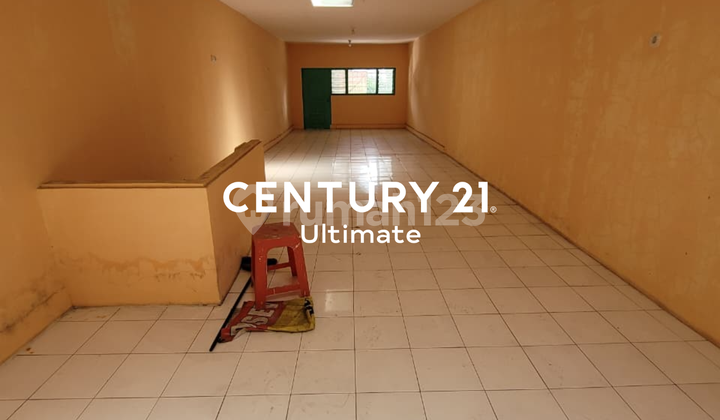 Shop House in the Culinary Center of Malang City, Precisely on Gunung-Gunung Street 2