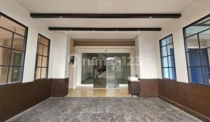 For Sale: North Goldfinch 3-Story Shop House Facing Boulevard 2