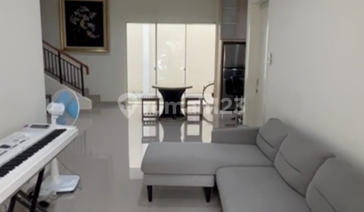 Semi Furnished Pond Front Cluster in The Springs Gading Serpong