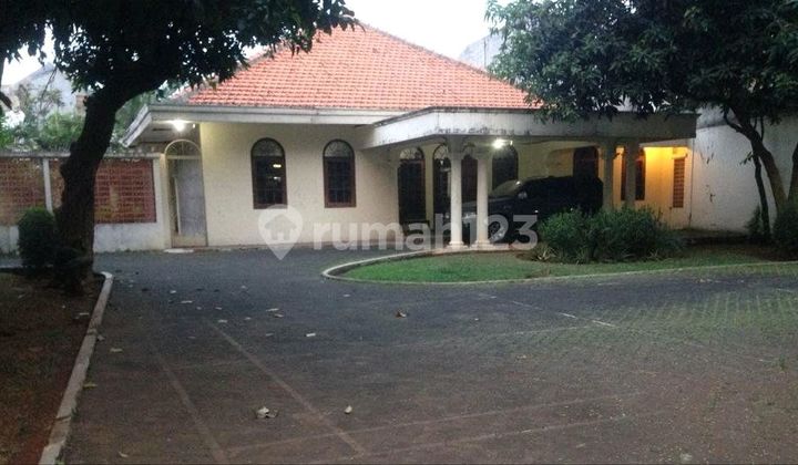 Rumah 1 Lantai, Tanah Luas > 1000m² – Asri & Eksklusif! Di Tebet Rumah 1 Lantai, Tanah Luas > 1000m² – Asri & Eksklusif! Di Tebet