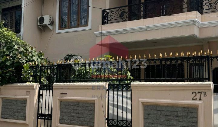 Strategic 2-Story House in Cempaka Putih, Flood-Free, Attractive Price