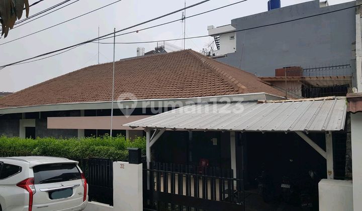 Rumah Luas Di Kebayoran Lama - Harga Cukup Murah, Prospek Menarik!