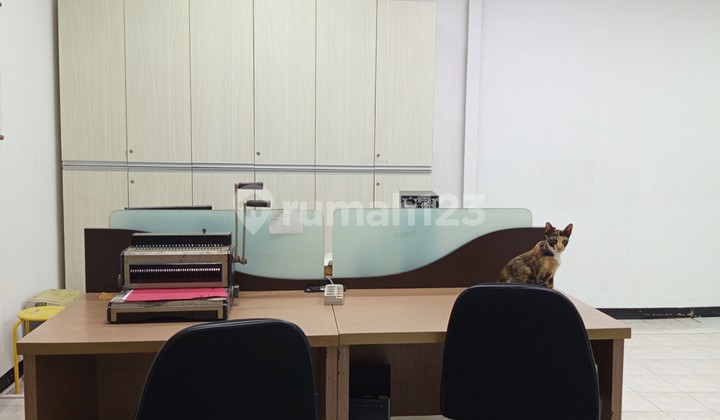 Ready-to-Use Building for Sale for Business on Jl Raya Cijengir, Binong