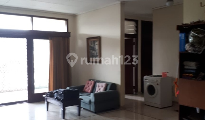 Dijual Rumah Lama Harga Murah Dibawah NJOP Lokasi Pinggir Jalan Raya bisa untuk Gedung Kantor, Restoran, Cafe, Office, Clinic, Hotel atau Kost Kostan atau Dealer Mobil atau Motor atau Ruko atau Multifungsi Area Hj Nawi Cipete Dekat Pondok Indah Kebayoran 