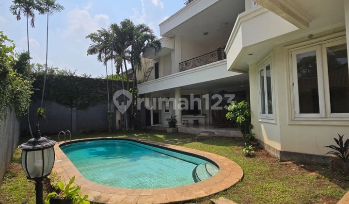 For Rent: Beautiful Luxurious White House Near International School, Close to Dining Spots, Near Kuningan and Kebayoran Baru in Kemang Area, South Jakarta