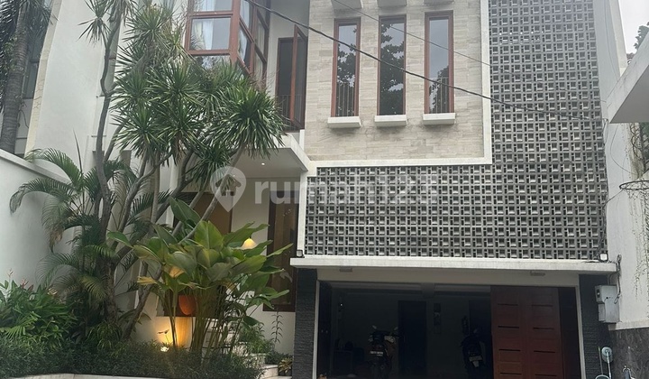 For Rent Beautiful Modern House Near New Zealand School and Kemang Raya Area, South Jakarta