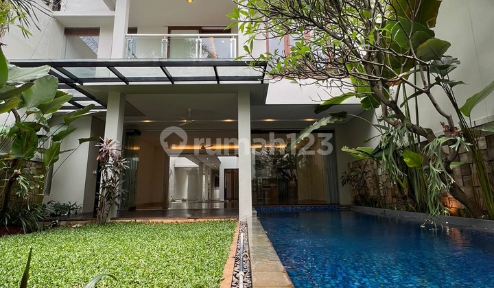For Rent Minimalist House Ready to Occupy Good Location Strategic Location Near International Schools AIS and New Zealand, Culinary, and Office Areas Close to Kemang Raya, Kemang Area, South Jakarta