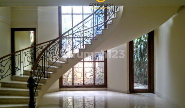 For Rent: Beautiful Modern Serene House, Suitable for Office and Residence, Near International School, Culinary Spots, and Office Areas, Close to Tb Simatupang and Ampera Raya Toll Roads, and Kemang Raya, Located in Kemang Ampera, South Jakarta.