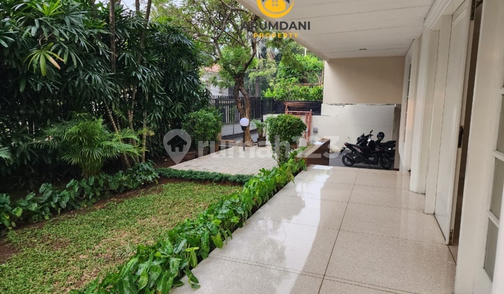 For Rent Beautiful House at Affordable Price, Serene Inside Complex Near International School, Near Culinary Spots, Near Senayan, Near Pakubuwono, and Near Senopati Area, Kebayoran Baru, South Jakarta