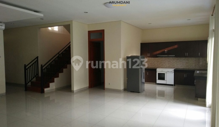 For Rent Beautiful Serene House Ready to Occupy Near International School and Culinary Spot, Suitable for Office and Residence, Kemang Area, South Jakarta.