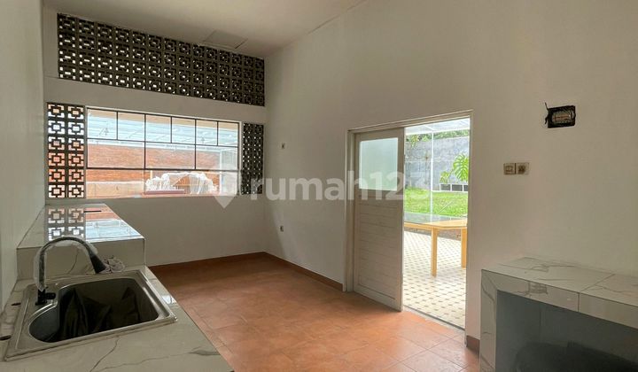 For Rent Beautiful, Serene, Well-Maintained Building, Suitable for Office or Business Space, Ample Parking, Affordable Price, Close to Sudirman, Thamrin, Senayan, and Mega Kuningan, Menteng Area, Central Jakarta. 2