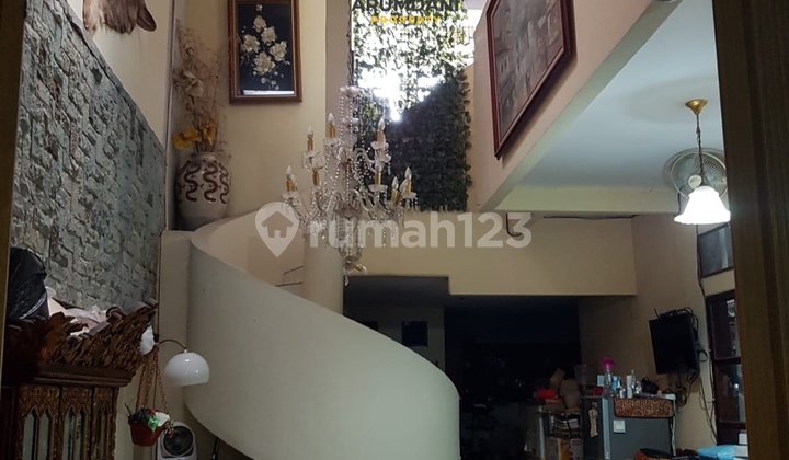 Dijual Cepat Rumah Harga Murah Bangunan 2 Lantai Depan Taman Lokasi Strategis Dekat Senayan Dan Pakubuwono Dan Blok M Area Strategis Area Kebayoran Baru Jakarta Selatan 2