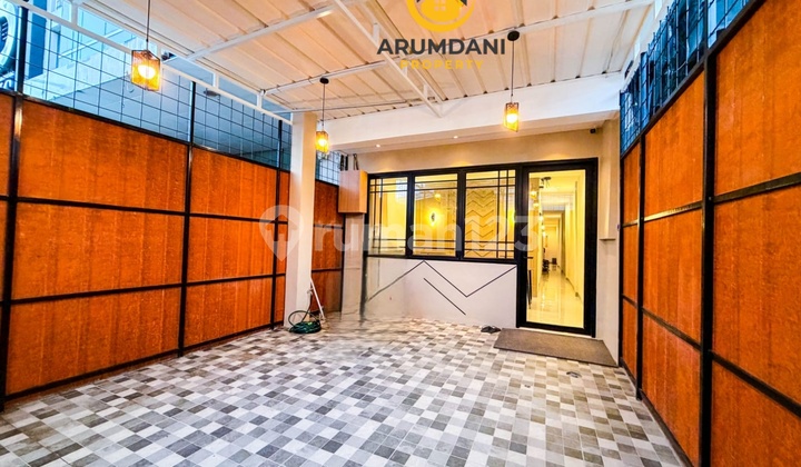 For Sale 24-Room Boarding House Fully Occupied with Monthly Revenue of 53.6 Million Near Untar, Ukrida, Trisakti & Esa Unggul Campuses and Office Area, Strategic Location, Affordable Price in Tanjung Duren, West Jakarta.