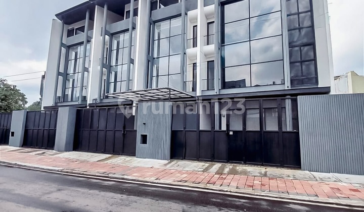 For Sale Luxurious Home Office 4 Lantai Cocok untuk Kantor ,Usaha,Atau Multifungsi Lokasi Strategis Harga Murah Area Slipi Jakarta Barat