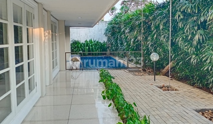 For Rent: Beautiful Serene House Inside Complex Near Senayan and Office Areas, Close to SCBD and International School, Affordable Price, Ready to Occupy, Strategic Location in Kebayoran Baru Area, South Jakarta. 2