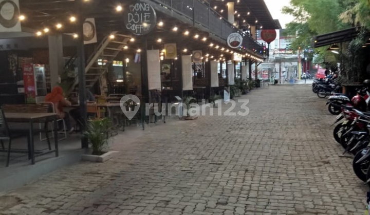 For Quick Sale: Commercial Space for Restaurant and Culinary Business (Office Space + Multipurpose Room) Suitable for Clusters, Housing, Gas Stations, Clinics, Culinary Ventures, Office Buildings, Hospitals, Boarding Houses, Hotels, or Other Multifunctional Uses. Location: Stra For Quick Sale: Commercial Space for Restaurant and Culinary Business (Office Space + Multipurpose Room) Suitable for Clusters, Housing, Gas Stations, Clinics, Culinary Ventures, Office Buildings, Hospitals, Boarding Houses, Hotels, or Other Multifunctional Uses. Location: Stra