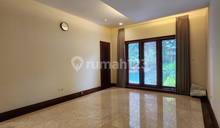 For Rent: Luxury House with Tropical Resort Design, Ample Parking and Extensive Land with a Pavilion. Strategic Location Near International Schools, MRT, Pondok Indah, and Kebayoran Baru Areas in Cipete, Cilandak, South Jakarta. 2